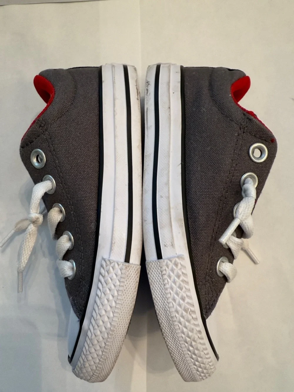 Converse Chuck Taylor All Star Street Trainers Sneakers Kids Size 11. Unisex